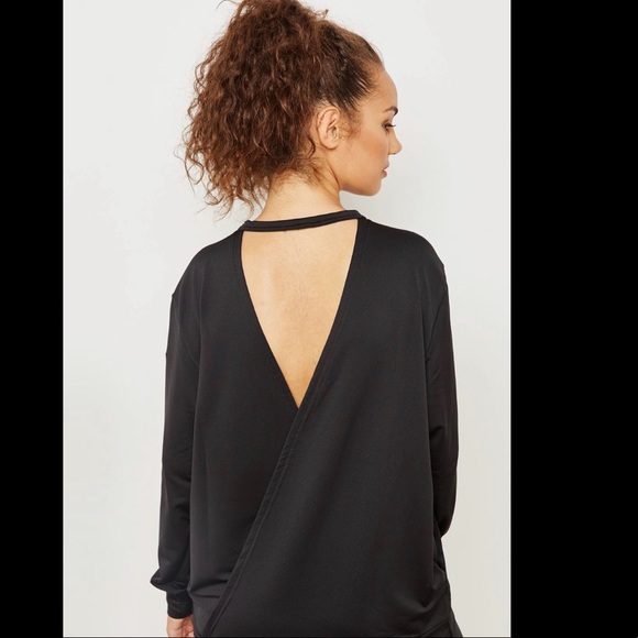 Nike Tops - 🌸 Nike open back long sleeve top 🌸